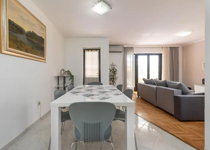 Kuca Ruzic * ポレッチ